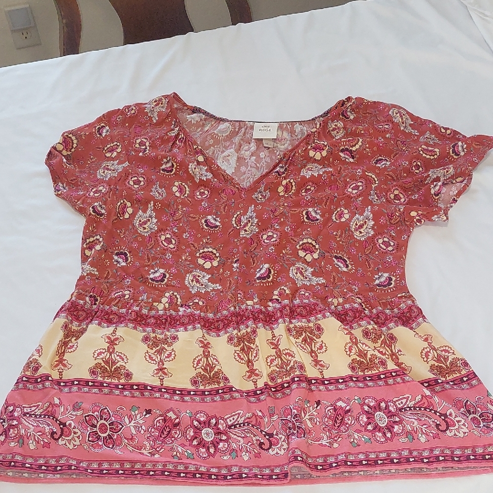 Knox Rose Red and Cream Floral Top.Size Large .soft Light Material.